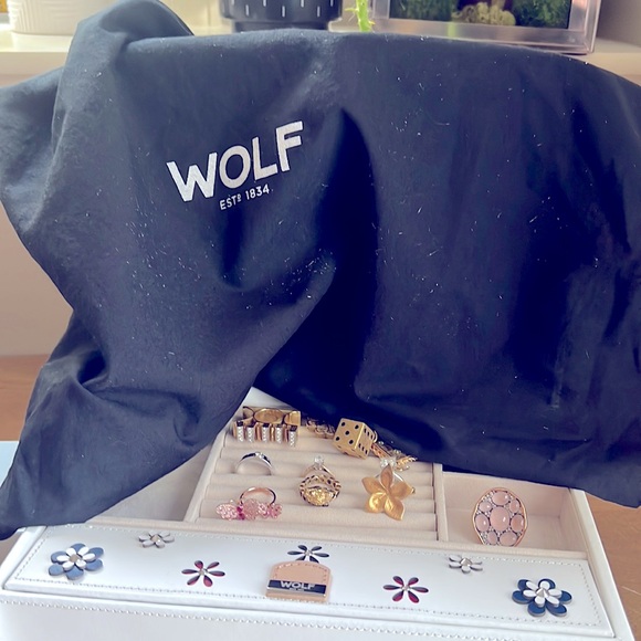 Wolf leather jewelry Box - Picture 14 of 16